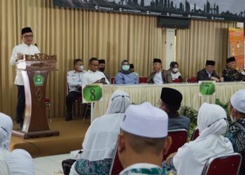 Hadiri Pelepasan Jamaah Haji Bandung Barat, Ace Hasan Pastikan Pelayanan Haji Lebih Baik