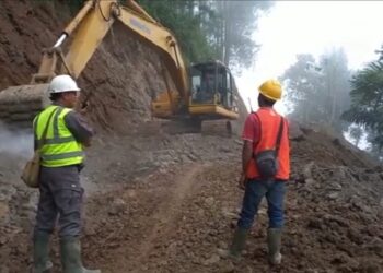 Tebing Jalan Penghubung Desa Balegede – wanasari di Kupas Untuk Perlebaraan Jalan