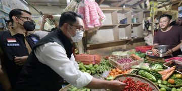 Gubernur Ridwan Kamil Cek Harga ke Pasar Tradisional Pastikan Harga Sembako Masih Stabil