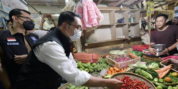 Gubernur Ridwan Kamil Cek Harga ke Pasar Tradisional Pastikan Harga Sembako Masih Stabil