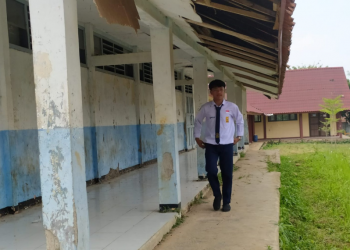 Rusak Parah, Siswa SMPN 1 Cipongkor Khawatir Sekolahnya Akan Ambruk