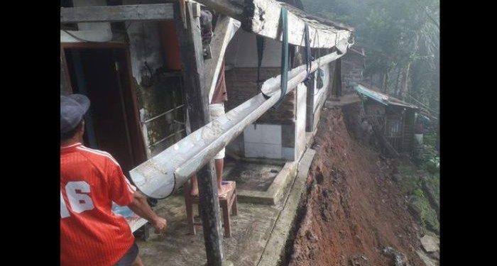 Rumah Ahman di Maniis Ciamis Nyaris Terseret Longsor, Halaman Belakang Sudah Lenyap