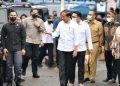 Gubernur Ridwan Kamil Dampingi Presiden Jokowi Cek Harga Jelang Natal dan Tahun Baru di Pasar Cigombong Bogor