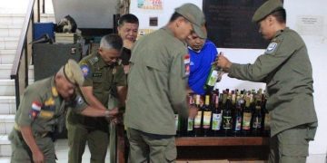Ratusan Botol Minuman Keras Diamankan Satpol PP Kota Bandung dalam Operasi Yustisi Pengamanan Natal