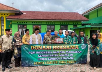 Salurkan Bantuan Kepada Guru Madrasah Terdampak Gempa Cianjur