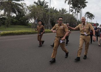 Hindari Macet, Ridwan Kamil Berlari Pakai PDH