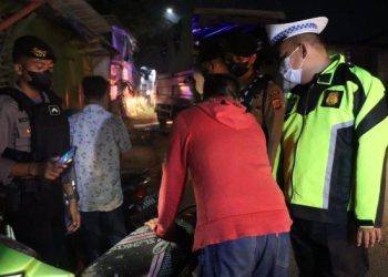 Waspadai Geng Motor, Polresta Cirebon Periksa Gerombolan Pemuda Nongkrong, Pastikan Tak Bawa Sajam