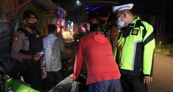 Waspadai Geng Motor, Polresta Cirebon Periksa Gerombolan Pemuda Nongkrong, Pastikan Tak Bawa Sajam