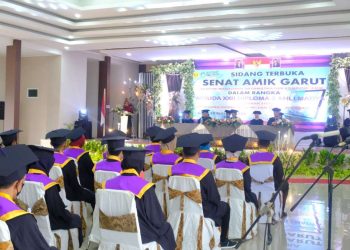 Akademi Manajemen Informatika dan Komputer Garut Wisuda 41 D3 Ahli Madya