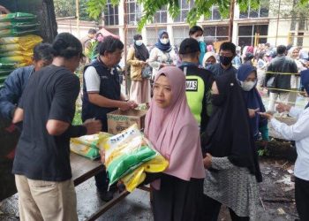 Warga Cimahi Rela Antre 2 Jam demi Dapat Beras Murah Rp 8.500/Kg, di Pasar Masih Rp 12 Ribu/Kg