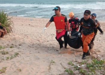 Seorang Wisatawan Tenggelam di Pantai Santolo Garut Ditemukan Satu Masih Dalam Pencarian