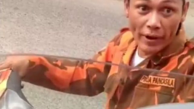Lelaki Berseragam Pemuda Pancasila Palak Sopir Truk di di Kawasan Lanud Atang Sendjaja