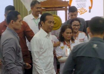 Di Cirebon Jokowi Sebut Pertumbuhan Ekonomi Indonesia 3 Terbaik di Dunia