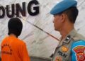 Preman bersenjata tajam yang memalak pemilik warung kelontong di Coblong, Kota Bandung saat dihadirkan saat ungkap kasus di Mapolrestabes Bandung