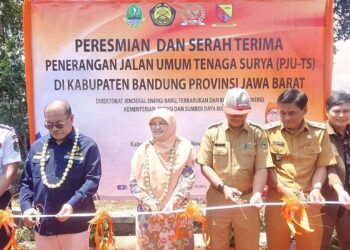 PERESMIAN  DAN SERAH TERIMA PJU-TS, BANTU MASYARAKAT
