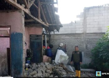 Dampak Gempa Garut Magnitudo 6,5, Sebuah Rumah di Desa Jambudipa KBB Rusak Parah Hingga Pemilik Alami Trauma