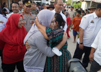 Puluhan Tahun Tak Tersentuh Pembangunan, Kini Warga Sumringah Jalannya Dibeton Bupati Nina Agustina