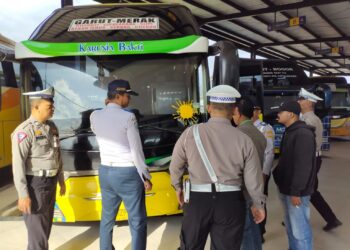 Satlantas Polres Garut Gelar Ramchek Kendaraan Umum di Terminal Guntur