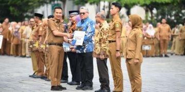 Jadi Pembina Apel Pagi, Bey Deklarasikan Netralitas ASN di Pilkada Serentak 2024