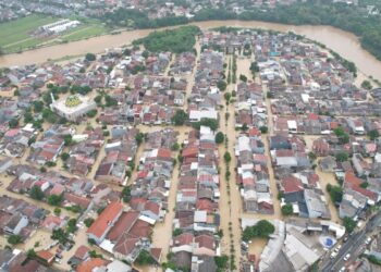 Tri Adhianto Menyampaikan Bekasi Lumpuh akibat Banjir, Semua Aktivitas Tidak Berjalan secara Normal