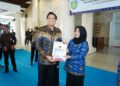 Serahkan SK Pengangkatan 214 Kepala Sekolah, Lucky Hakim: Tingkatkan Kualitas Pendidikan di Indramayu