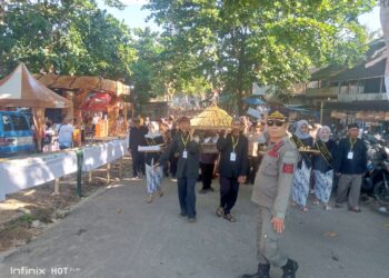 Hajat Laut Pantai Rancabuaya Kecamatan Caringin Garut Berlangsung Meriah