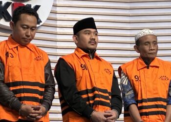KPK Tetapkan Bupati Bekasi dan Ayahnya Jadi Tersangka Suap Ijon Proyek