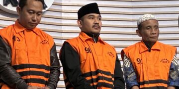 KPK Tetapkan Bupati Bekasi dan Ayahnya Jadi Tersangka Suap Ijon Proyek