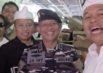 Dedi Mulyadi Lepas Pengiriman ke Sumatera Lewat KRI Semarang, Angkut Bantuan Jabar