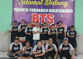 Pembukaan Turnamen Bulu Tangkis BTS Cup Tahun 2026 di Gor Desa Margahayu Selatan Bandung