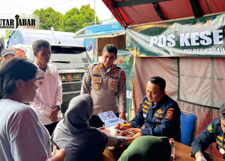Kabid Humas Polda Jabar Tinjau Posko Kesehatan Biddokkes di Lokasi Banjir Karangligar