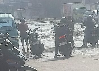 Jalan Raya Banjir dan Picu Kemacetan, Warga: “Kami Sudah Kesal, Pemerintah Harus Segera Bertindak”