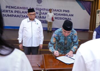 Menaker Lantik 976 ASN, Tekankan Semangat Belajar, Integritas, dan Kekompakan