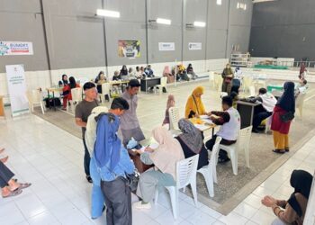 Warga Antusias Ikuti Pelayanan Kesehatan Gratis Rumah Sehat BAZNAS Jawa Barat di Desa Langonsari