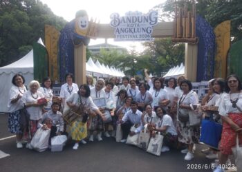 Tuti Rahmat Sunarti, Bandung Kota Angklung Festival 2026 Meriah, Ratusan Seniman Tampilkan Harmoni Budaya