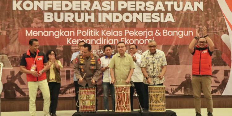 Wamenaker Ajak Serikat Buruh Berkolaborasi Revisi UU Ketenagakerjaan dan Regulasi K3