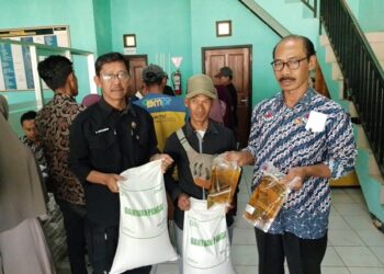 Penyaluran Bantuan Pangan Beras dan Minyak di Kecamatan Caringin Telah di Salurkan Mulai Hari Ini