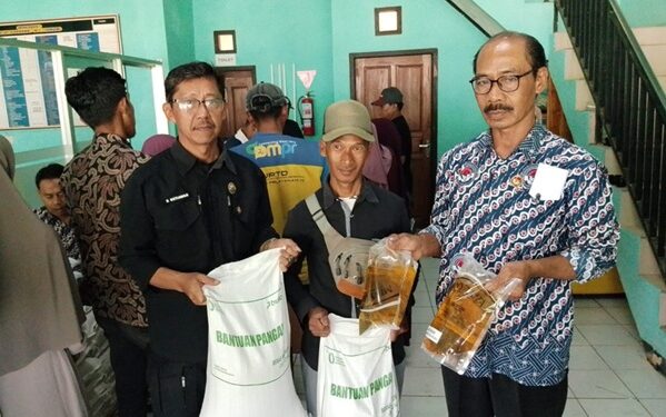 Penyaluran Bantuan Pangan Beras dan Minyak di Kecamatan Caringin Telah di Salurkan Mulai Hari Ini