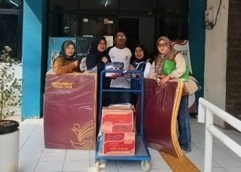 Gercep! Bupati Bandung KDS Lewat Kadinsos Hj. Ningning Hendasah Berikan Bantuan Musibah Kebakaran Sekretariat Forwaci