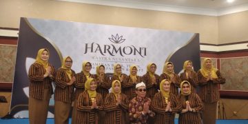 Angklung Merah Putih Meriahkan Harmoni Wastra Nusantara, Yatno Trihardani: Lestarikan Budaya dengan Kebersamaan